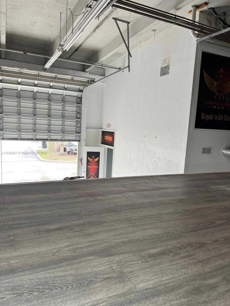 Small Image of 10601 NORTH WEST 122ND ST #29, Medley Number 19