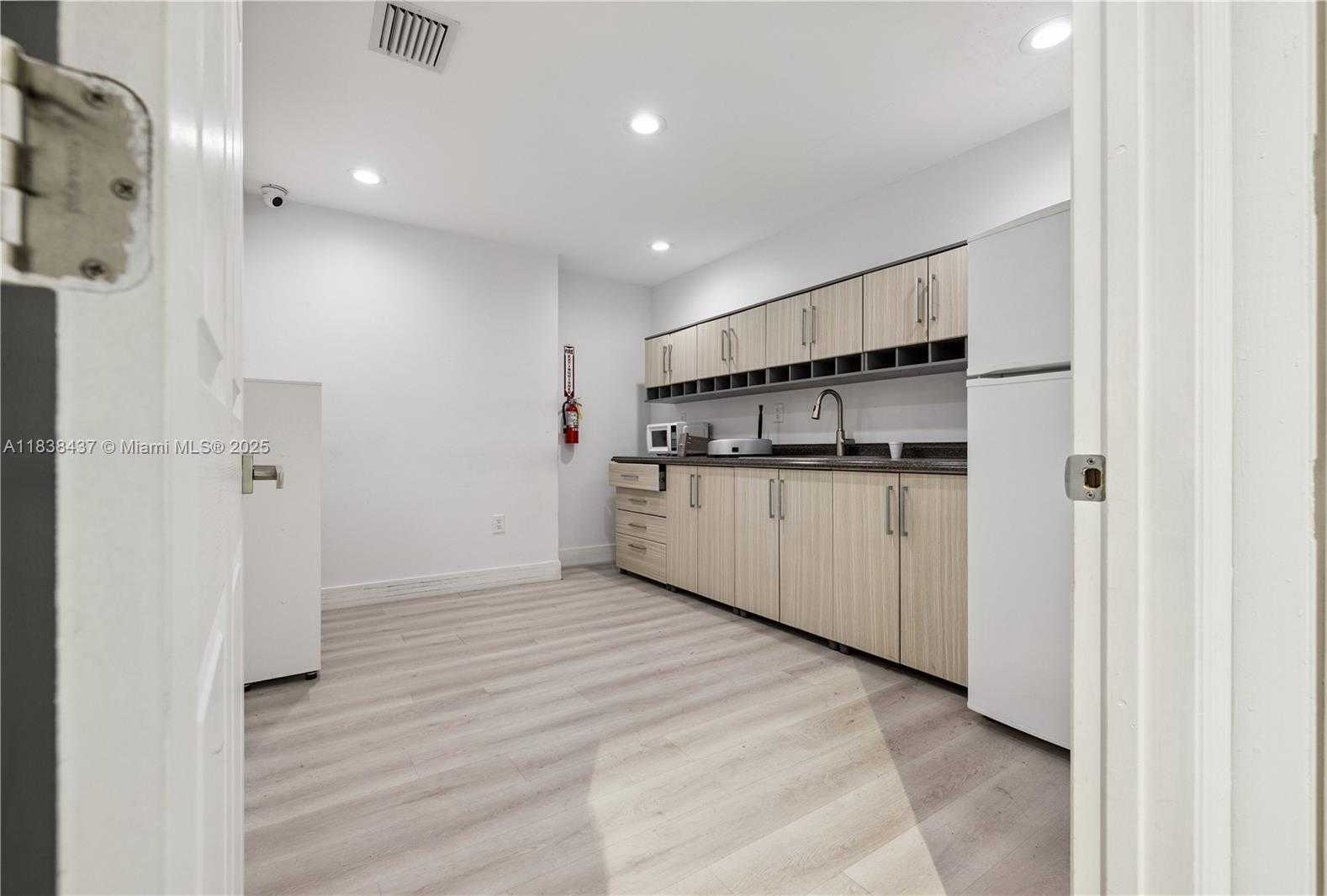 Small Image of 1671 WEST 37TH ST #1, Hialeah Number 13