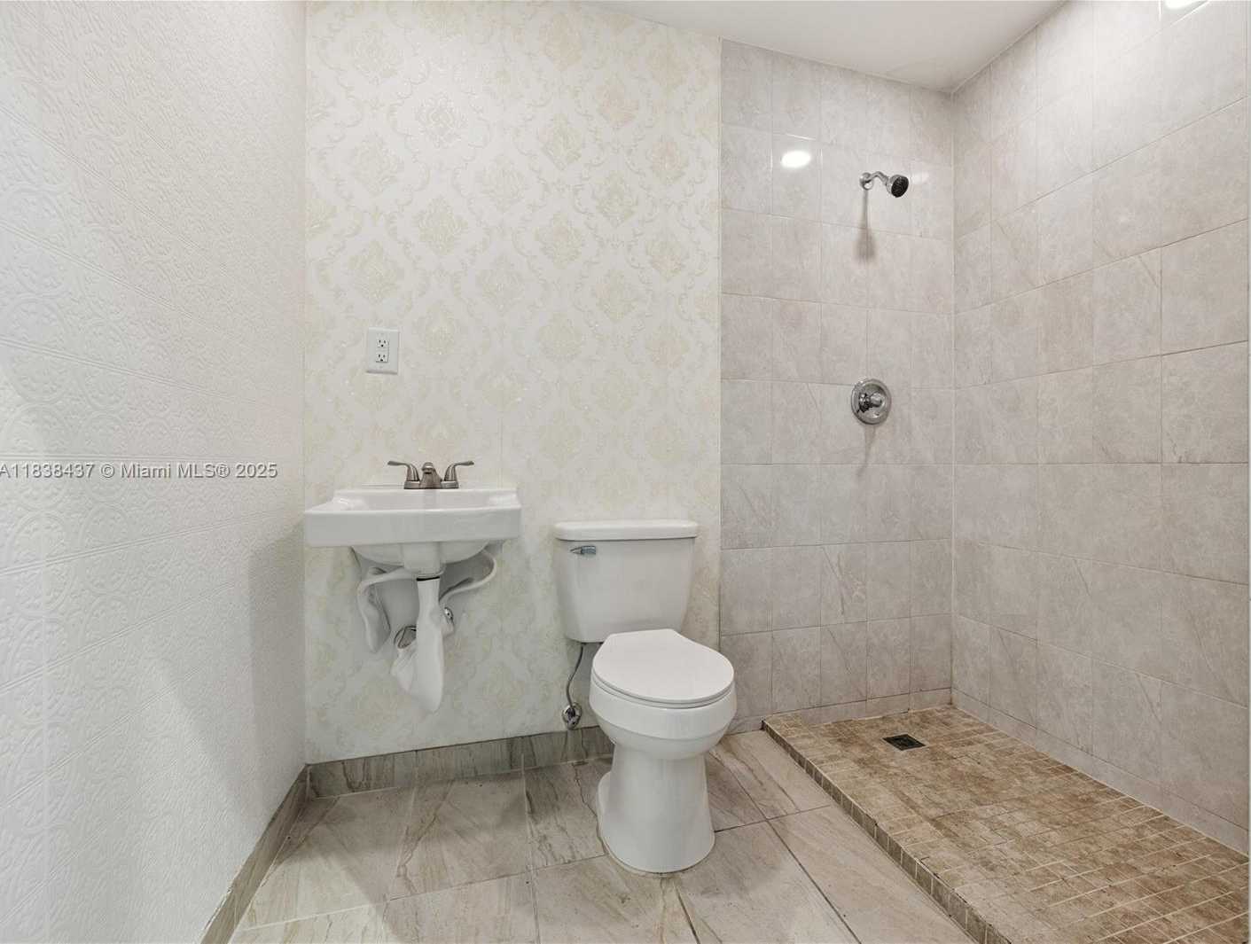 Small Image of 1671 WEST 37TH ST #1, Hialeah Number 14