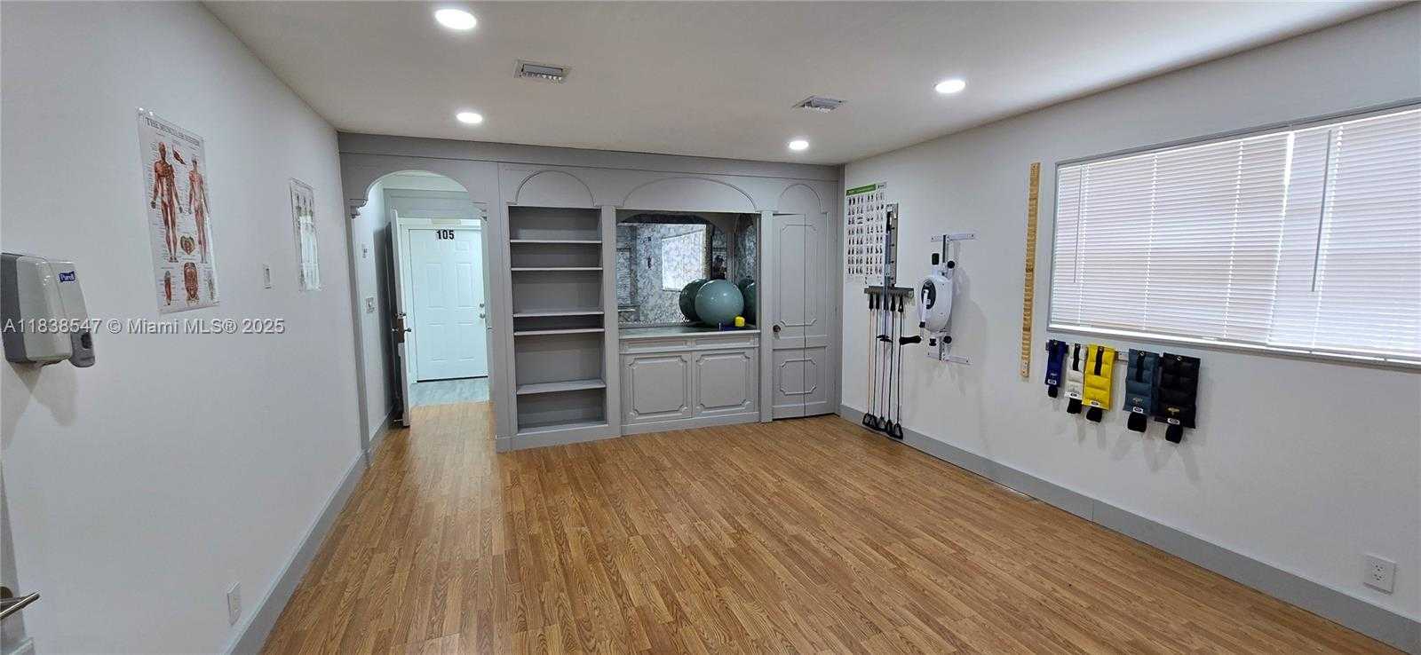 Small Image of Hollywood Number 12