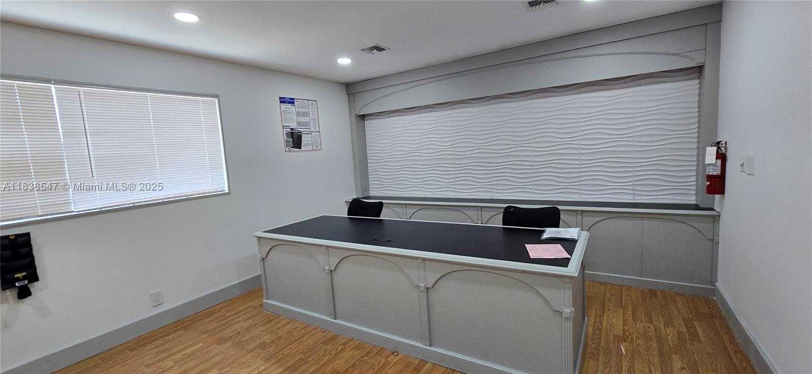 Small Image of Hollywood Number 13