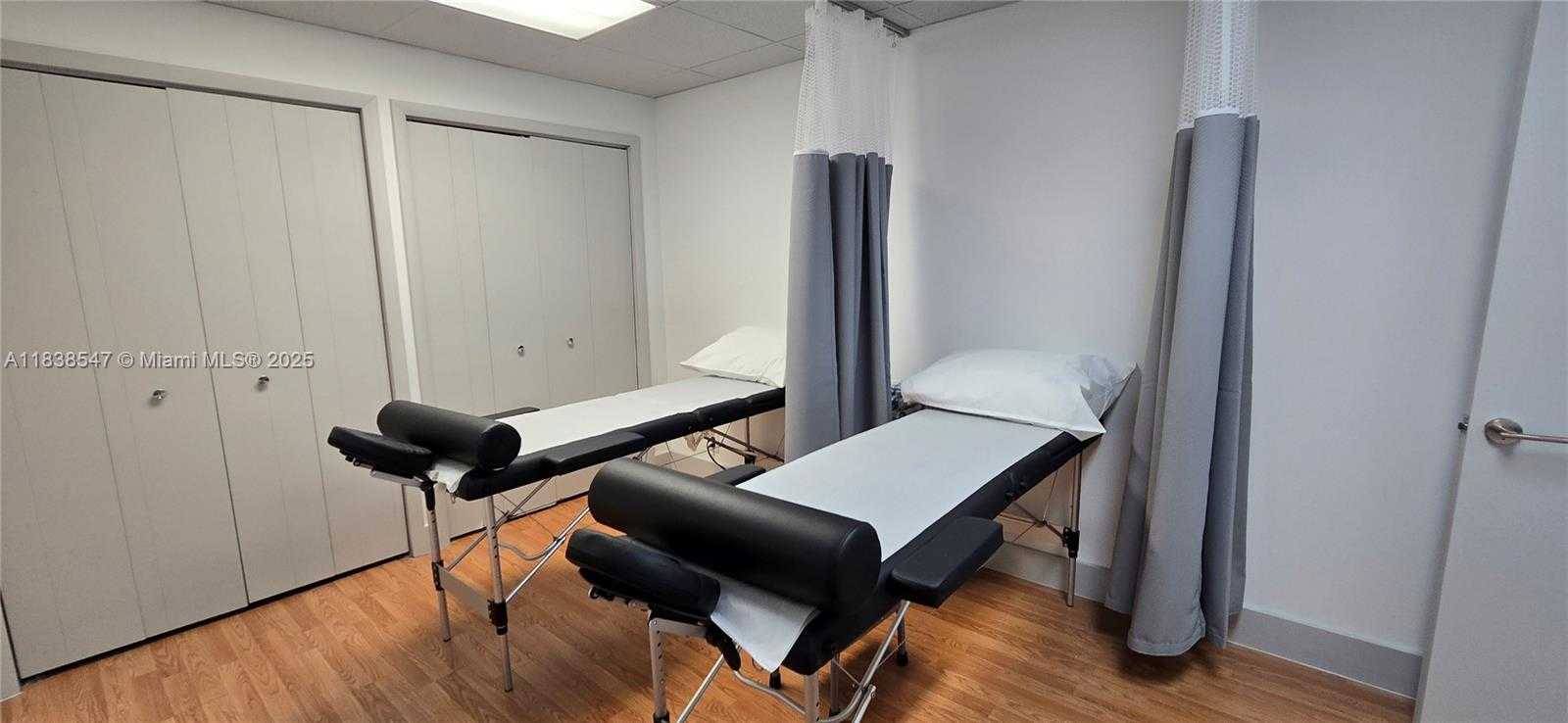 Small Image of Hollywood Number 15