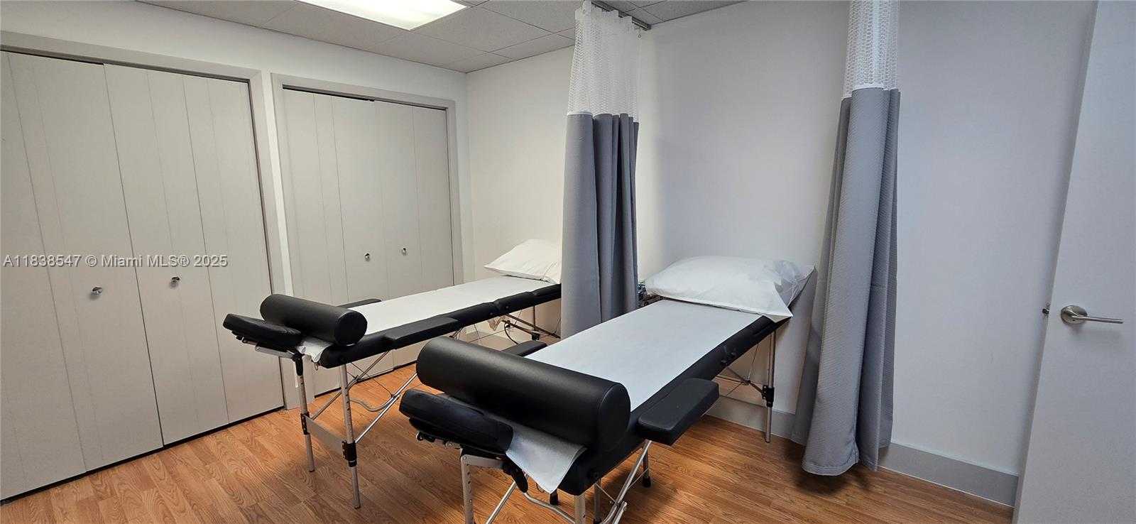 Small Image of Hollywood Number 16