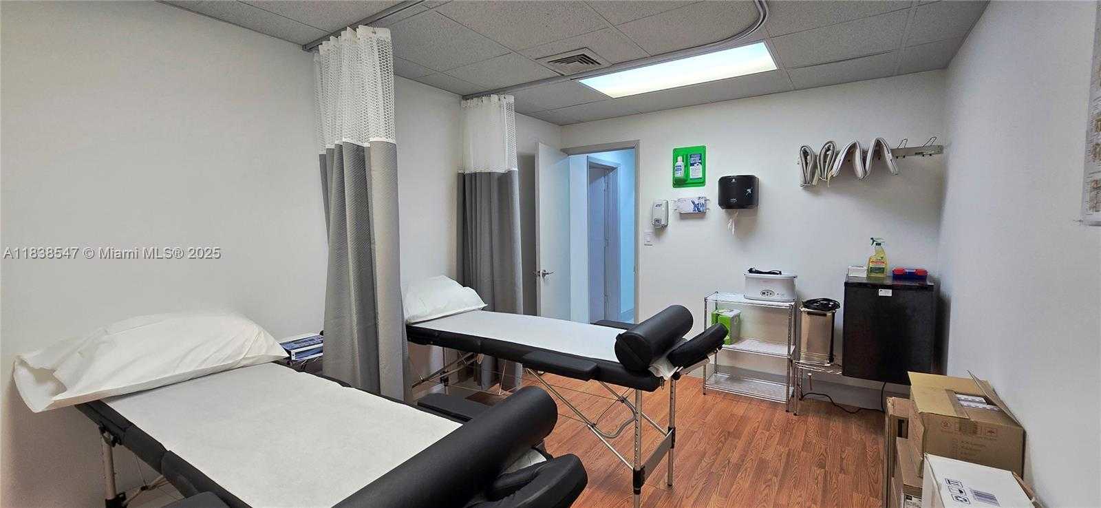 Small Image of Hollywood Number 17