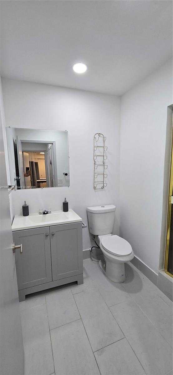 Small Image of Hollywood Number 18