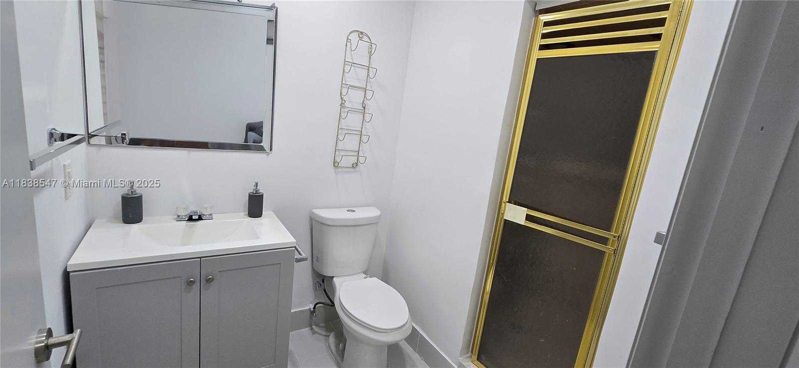 Small Image of Hollywood Number 19