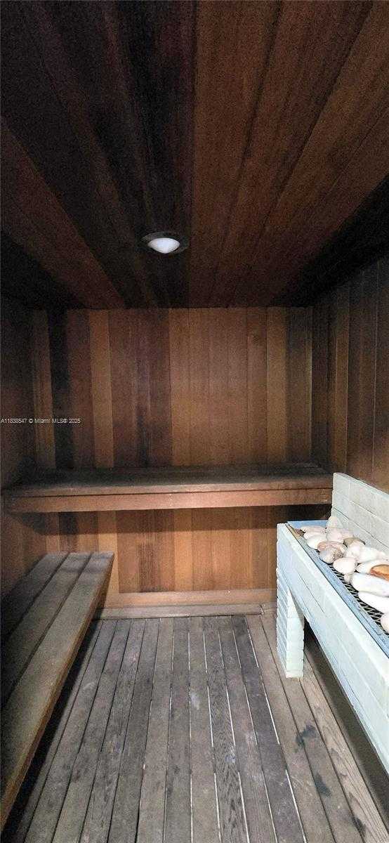 Small Image of Hollywood Number 20