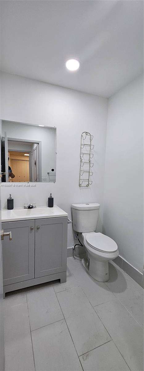 Small Image of Hollywood Number 5