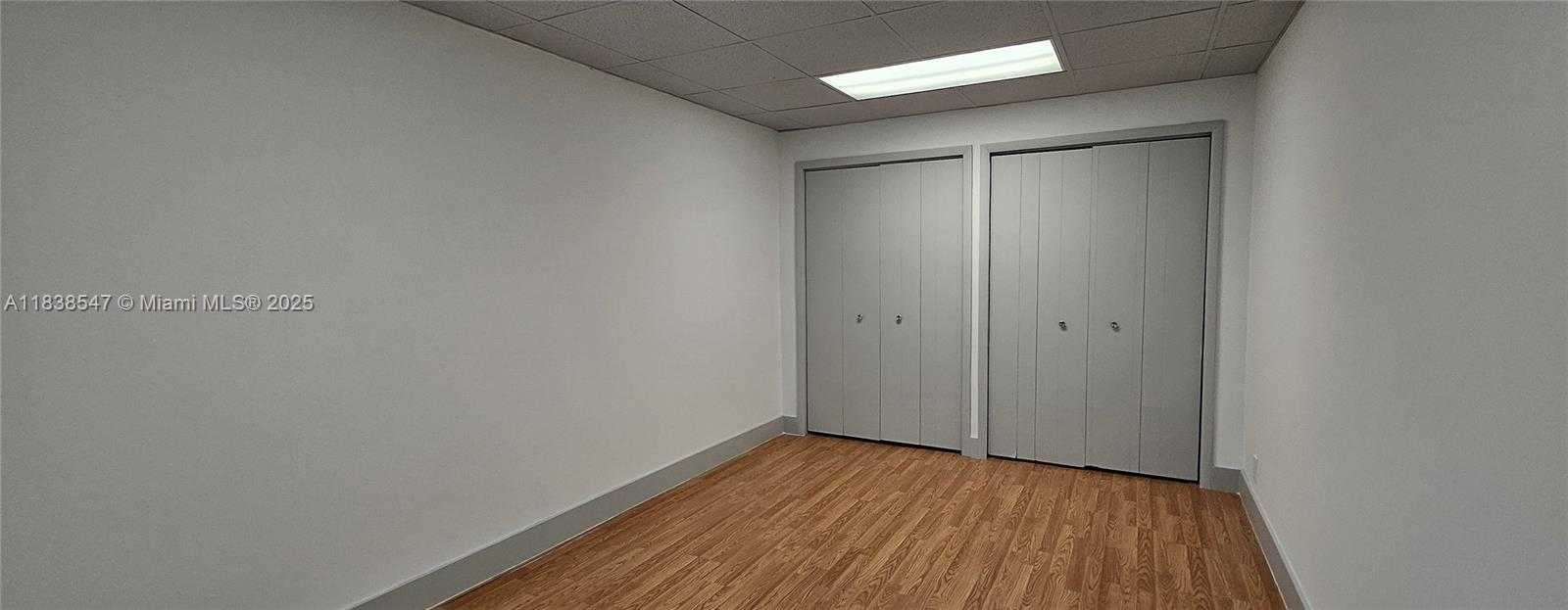 Small Image of Hollywood Number 7