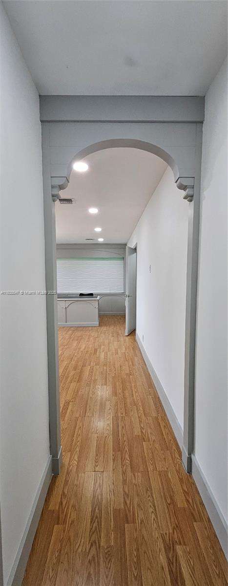 Small Image of Hollywood Number 8