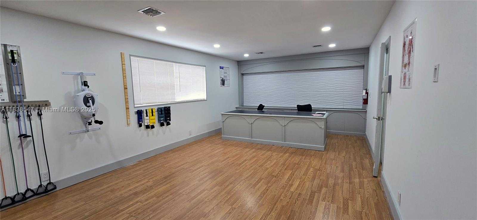 Small Image of Hollywood Number 9