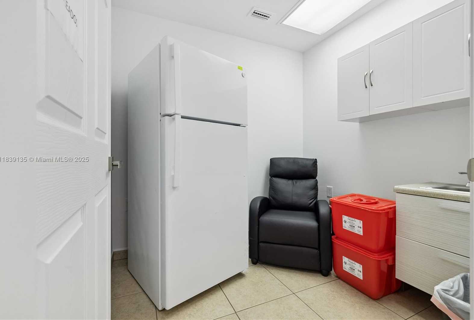 Small Image of 1671 WEST 37TH ST #4, Hialeah Number 12
