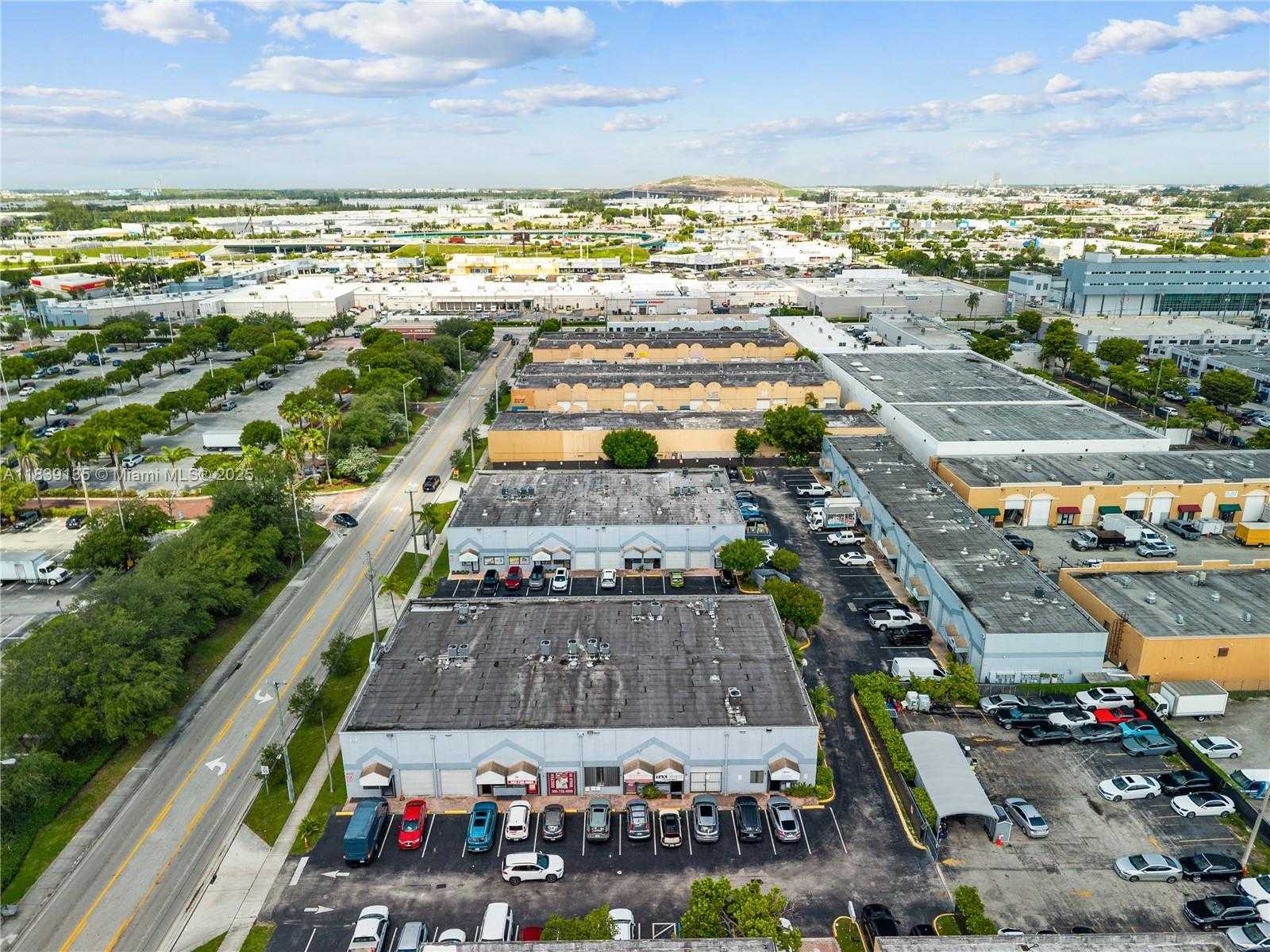Small Image of 1671 WEST 37TH ST #4, Hialeah Number 3