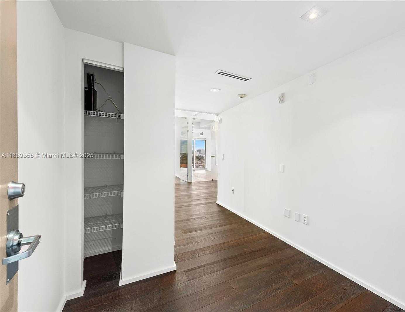 Small Image of 1680 MICHIGAN AVE #919, Miami Beach Number 13
