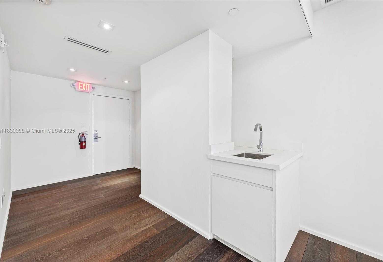 Small Image of 1680 MICHIGAN AVE #919, Miami Beach Number 14