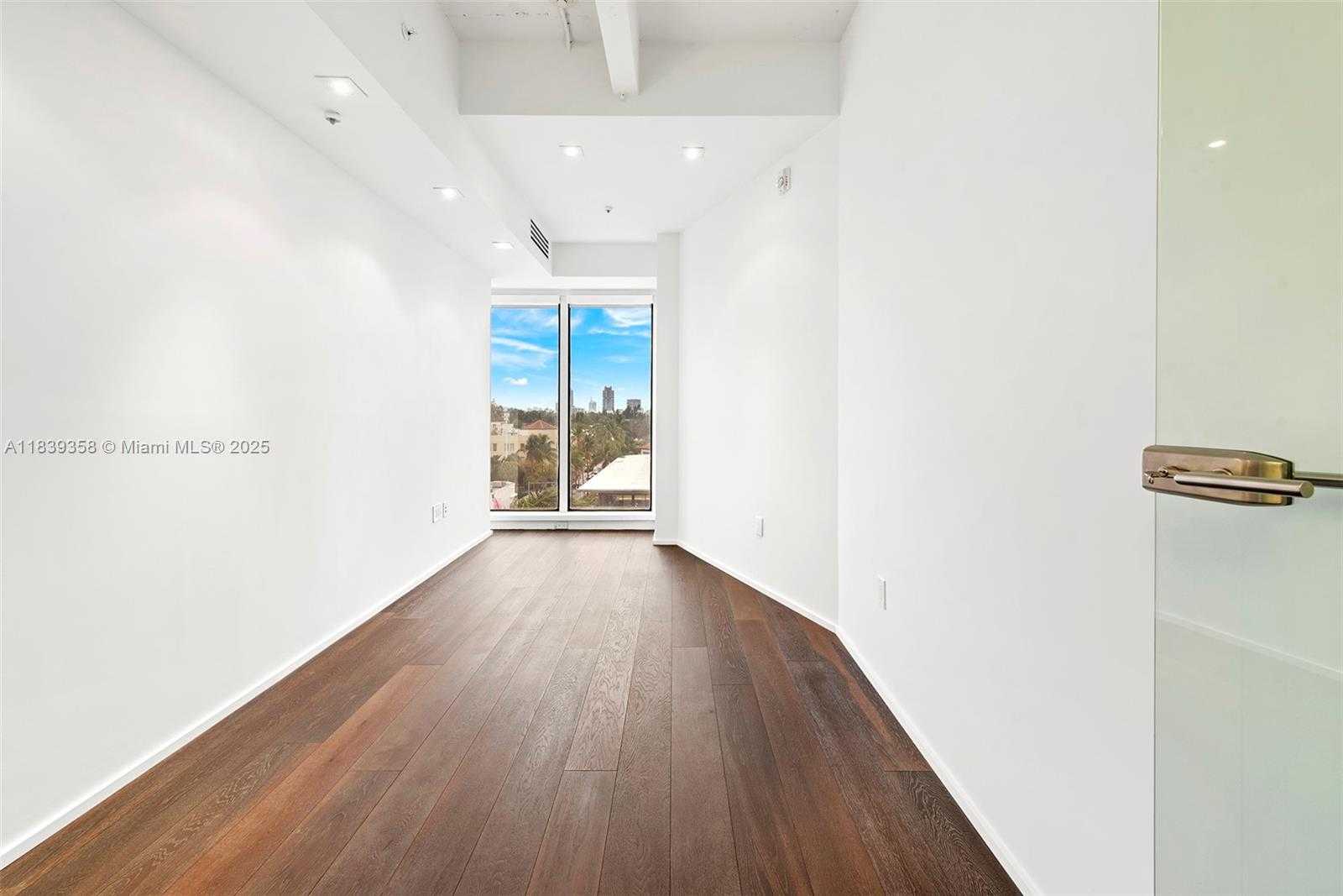 Small Image of 1680 MICHIGAN AVE #919, Miami Beach Number 17