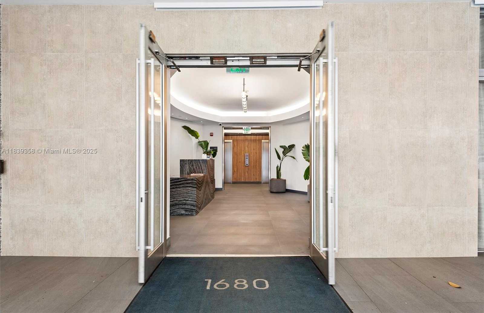 Small Image of 1680 MICHIGAN AVE #919, Miami Beach Number 3