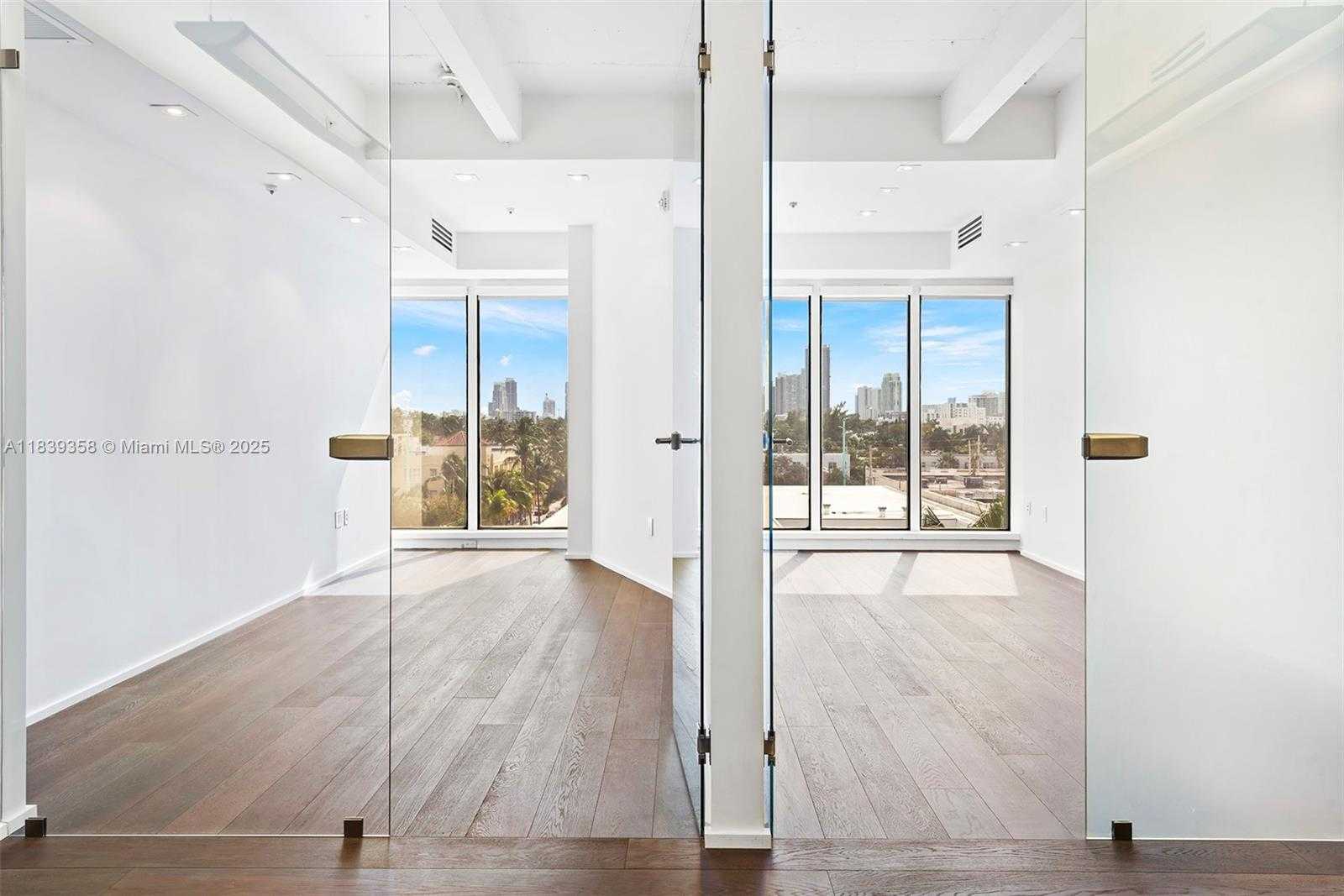 Small Image of 1680 MICHIGAN AVE #919, Miami Beach Number 9