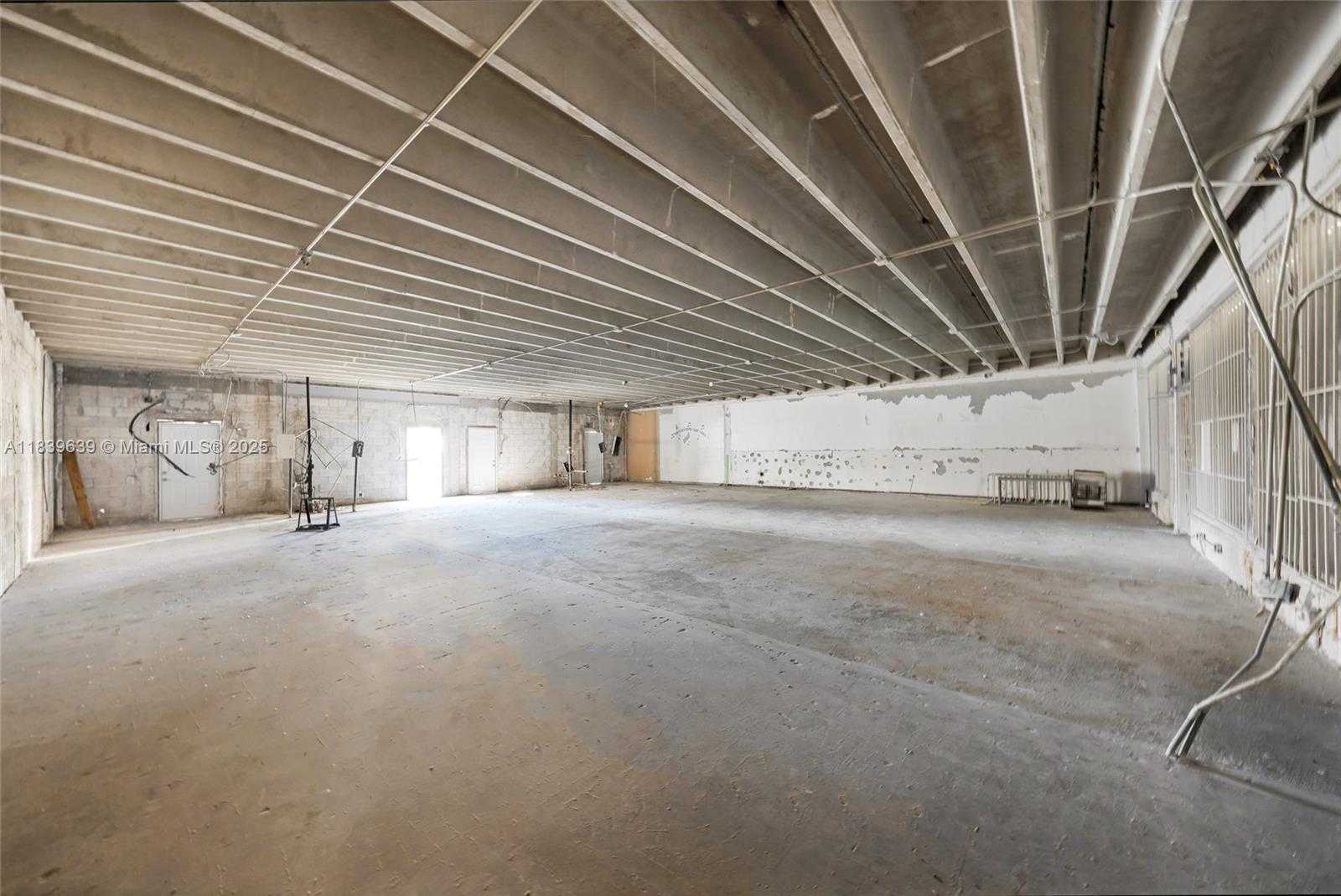 Small Image of 1544 WEST FLAGLER ST, Miami Number 11