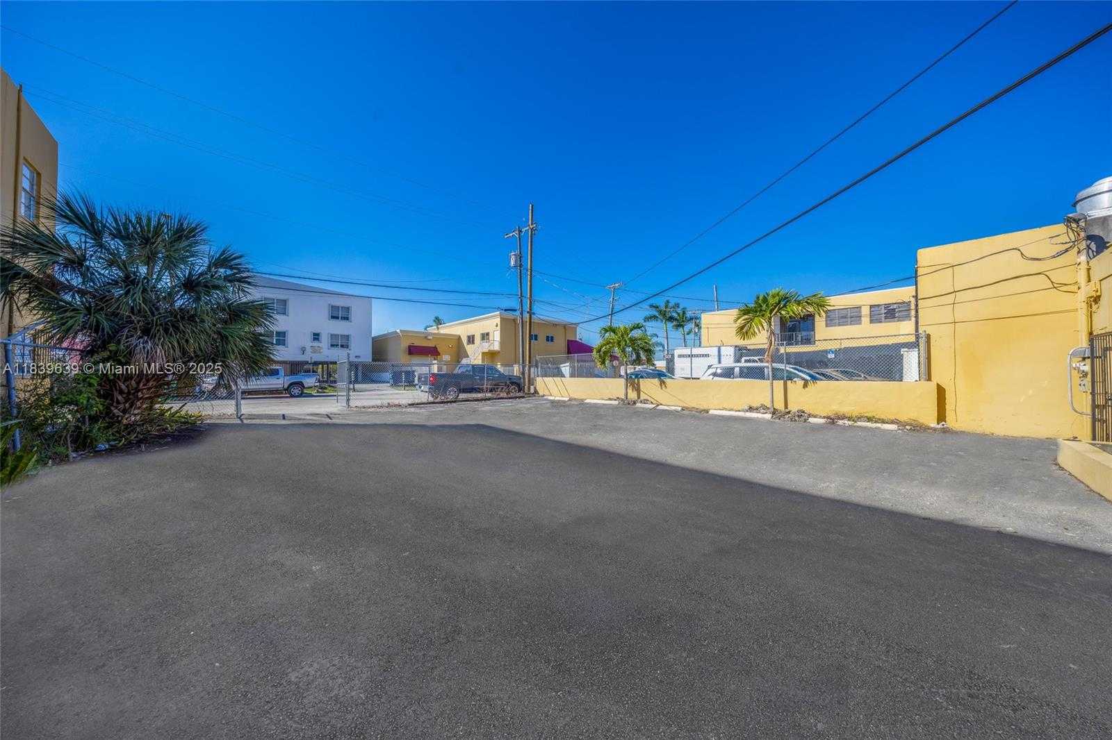 Small Image of 1544 WEST FLAGLER ST, Miami Number 14