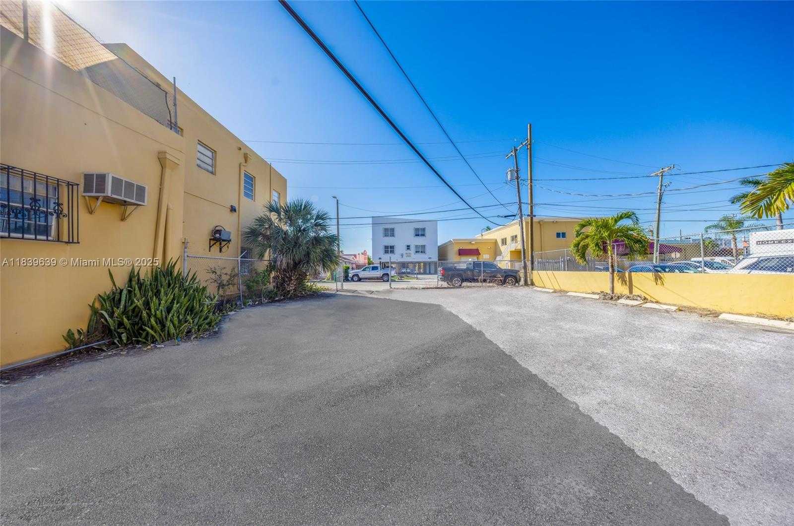 Small Image of 1544 WEST FLAGLER ST, Miami Number 15