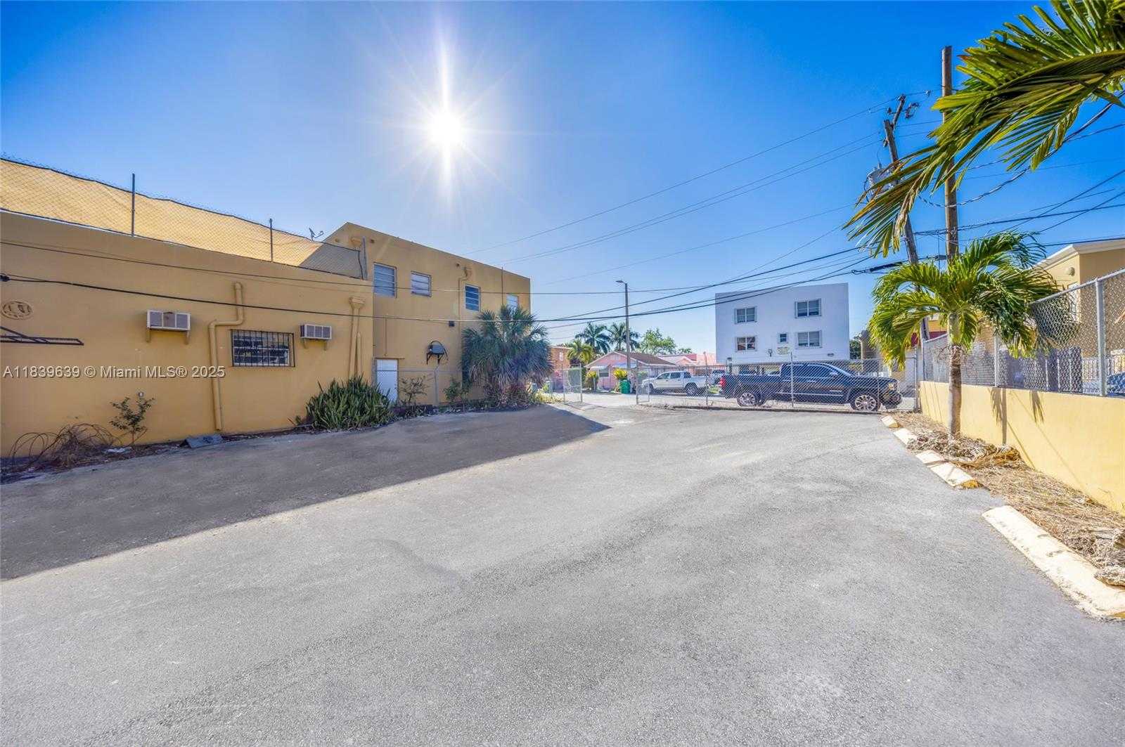Small Image of 1544 WEST FLAGLER ST, Miami Number 16