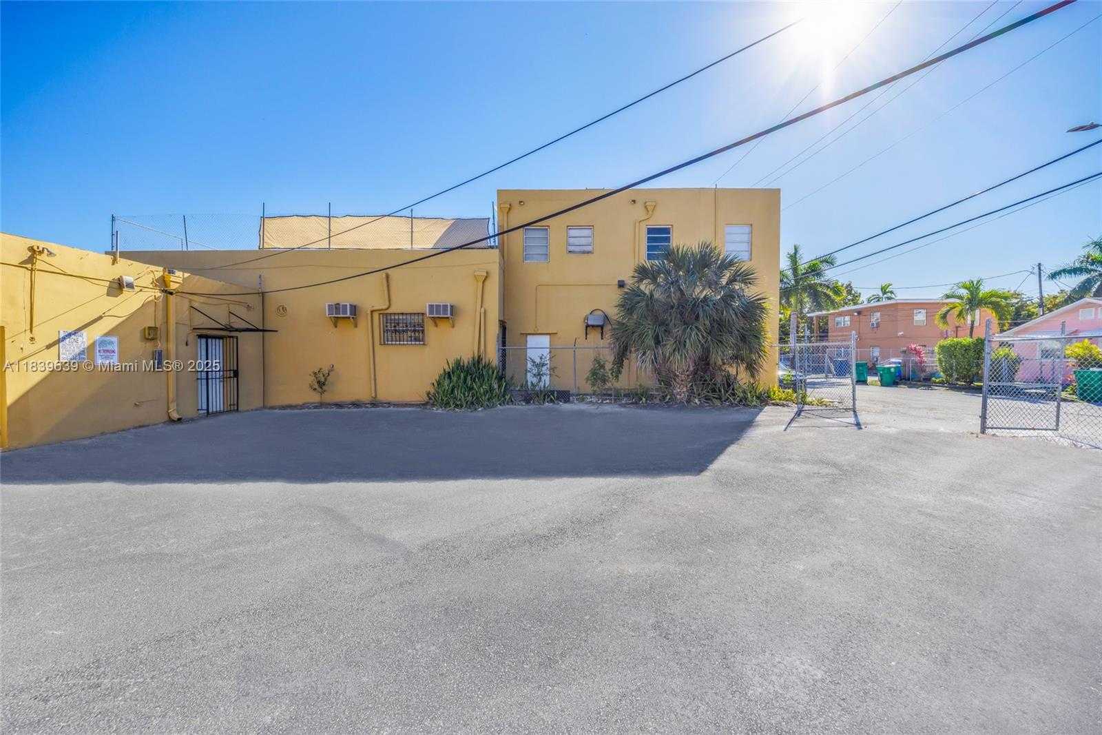 Small Image of 1544 WEST FLAGLER ST, Miami Number 17