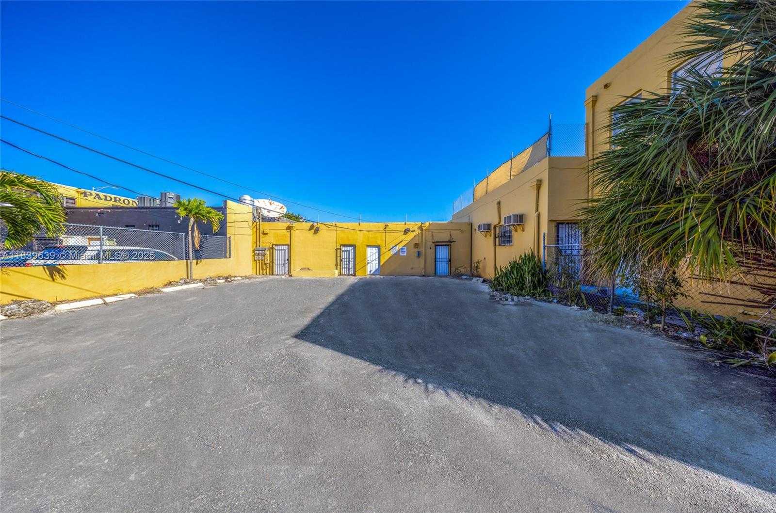 Small Image of 1544 WEST FLAGLER ST, Miami Number 19
