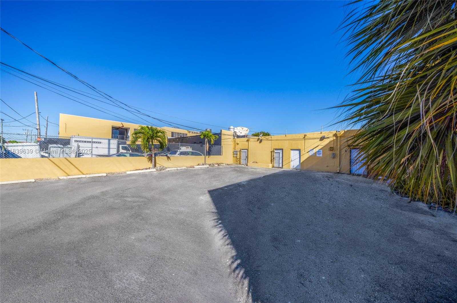 Small Image of 1544 WEST FLAGLER ST, Miami Number 20