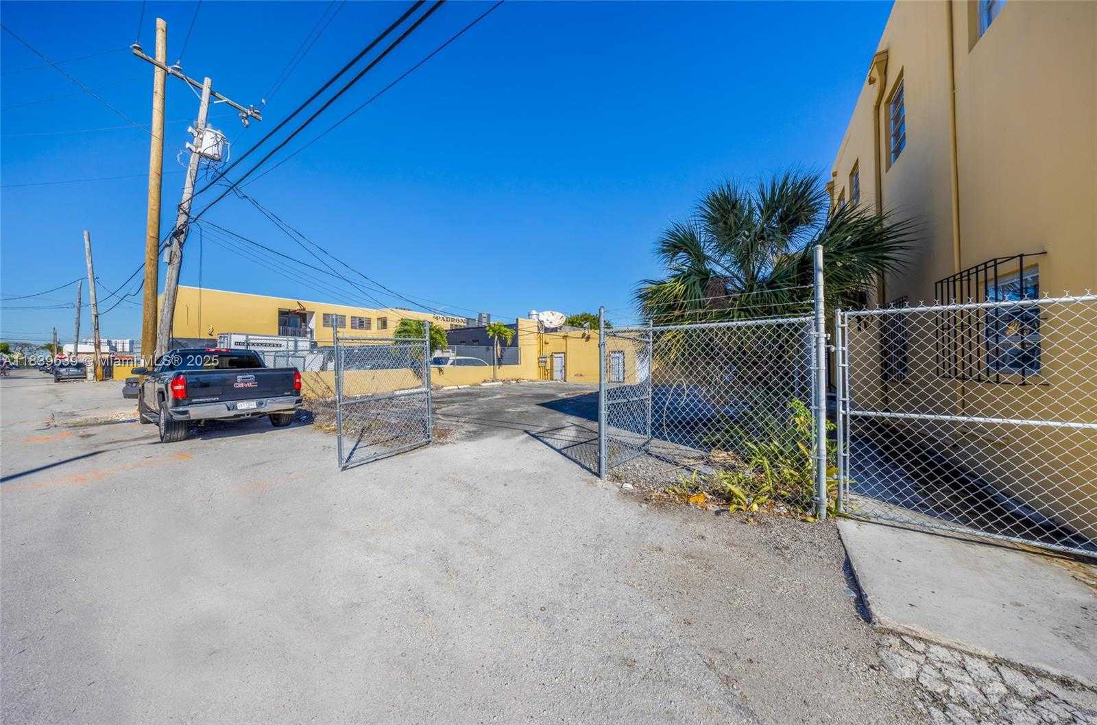 Small Image of 1544 WEST FLAGLER ST, Miami Number 21