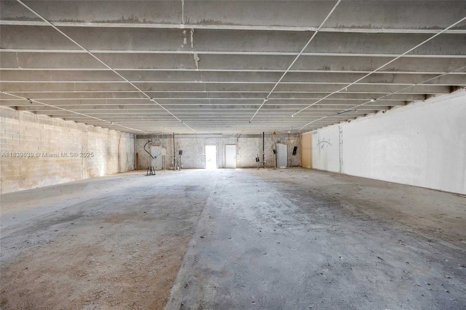 Small Image of 1544 WEST FLAGLER ST, Miami Number 5