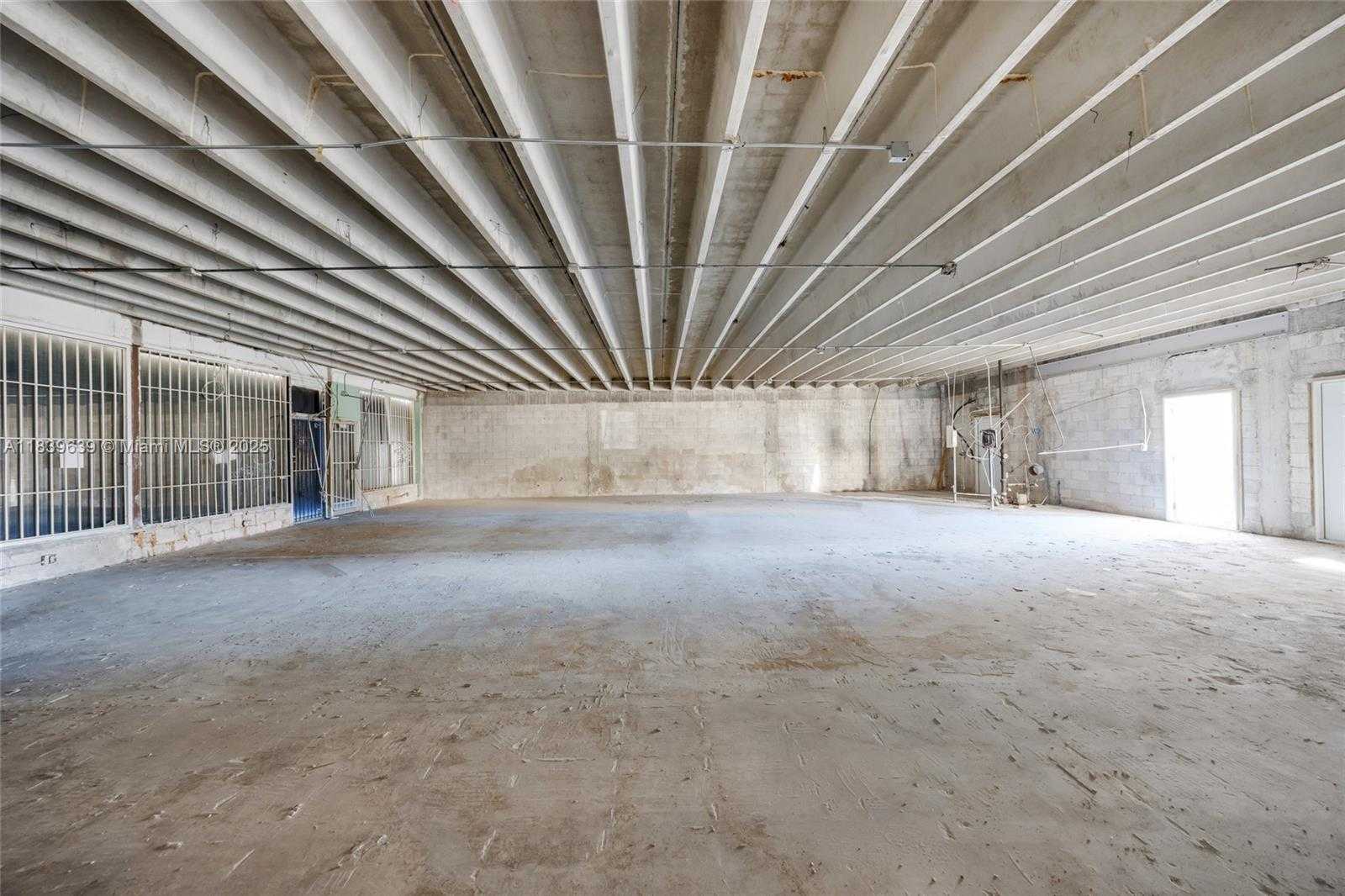 Small Image of 1544 WEST FLAGLER ST, Miami Number 6