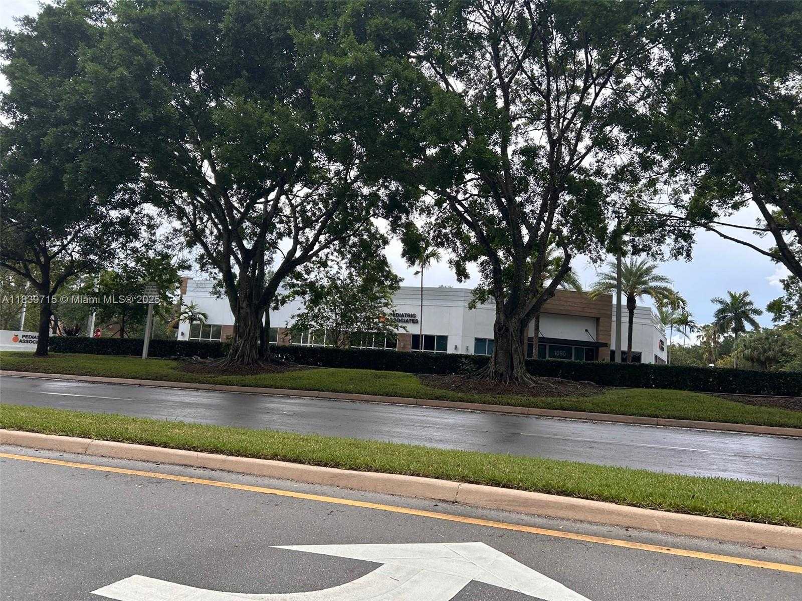 Small Image of 1625 NORTH COMMERCE PKWY, Weston Number 5