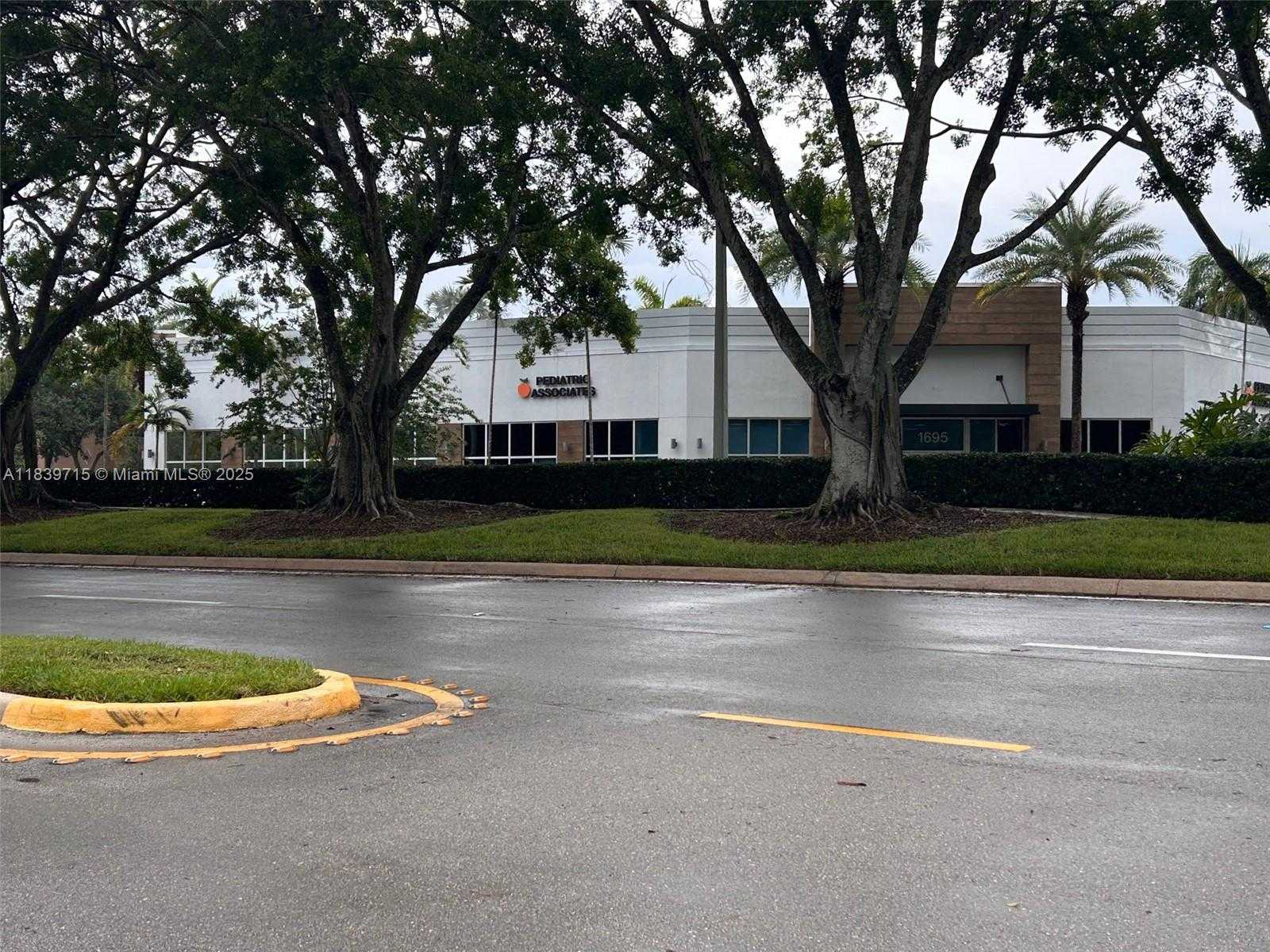 Small Image of 1625 NORTH COMMERCE PKWY, Weston Number 6