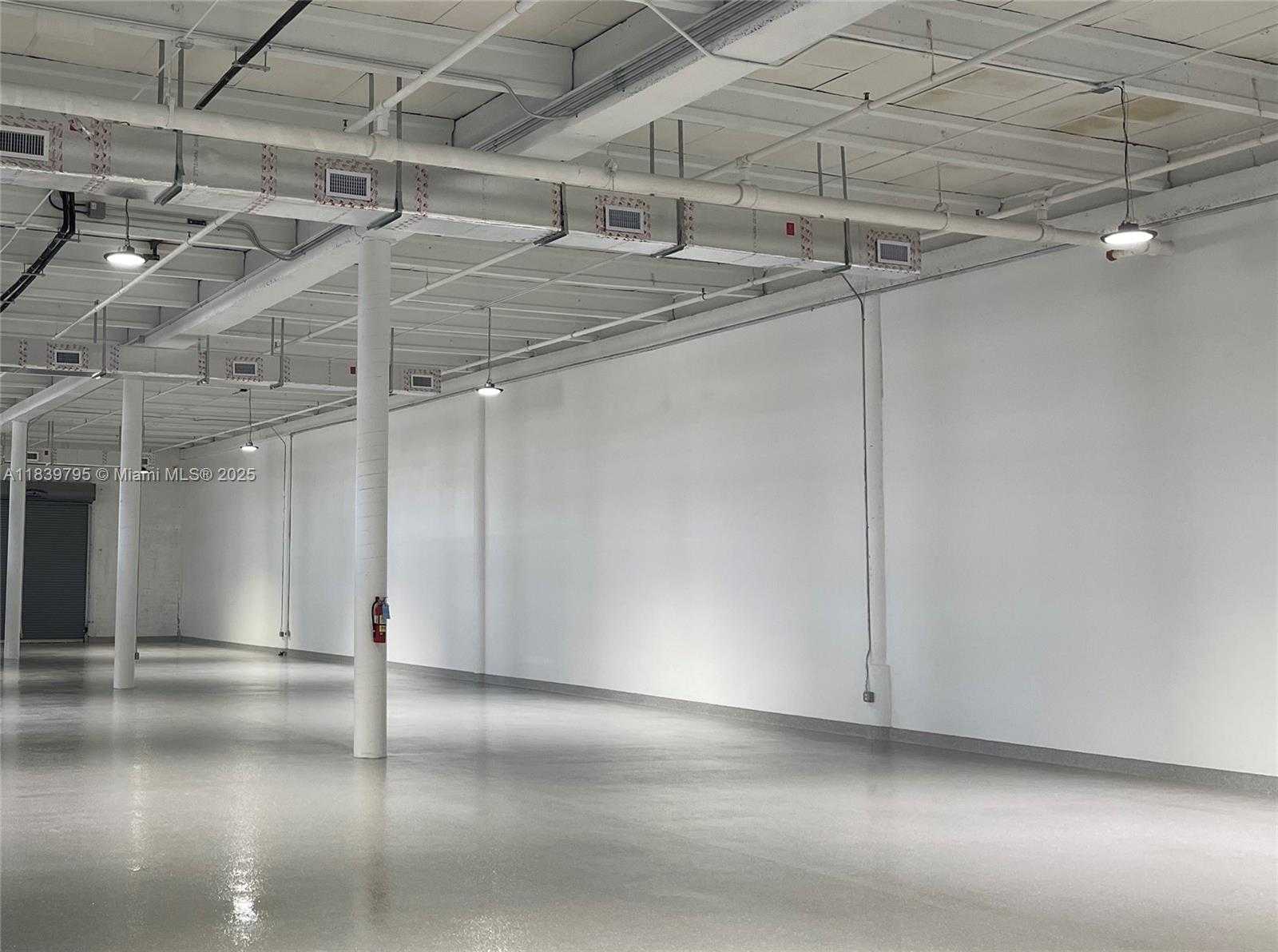Small Image of 6899 NORTH EAST 4TH AVE, Miami Number 5