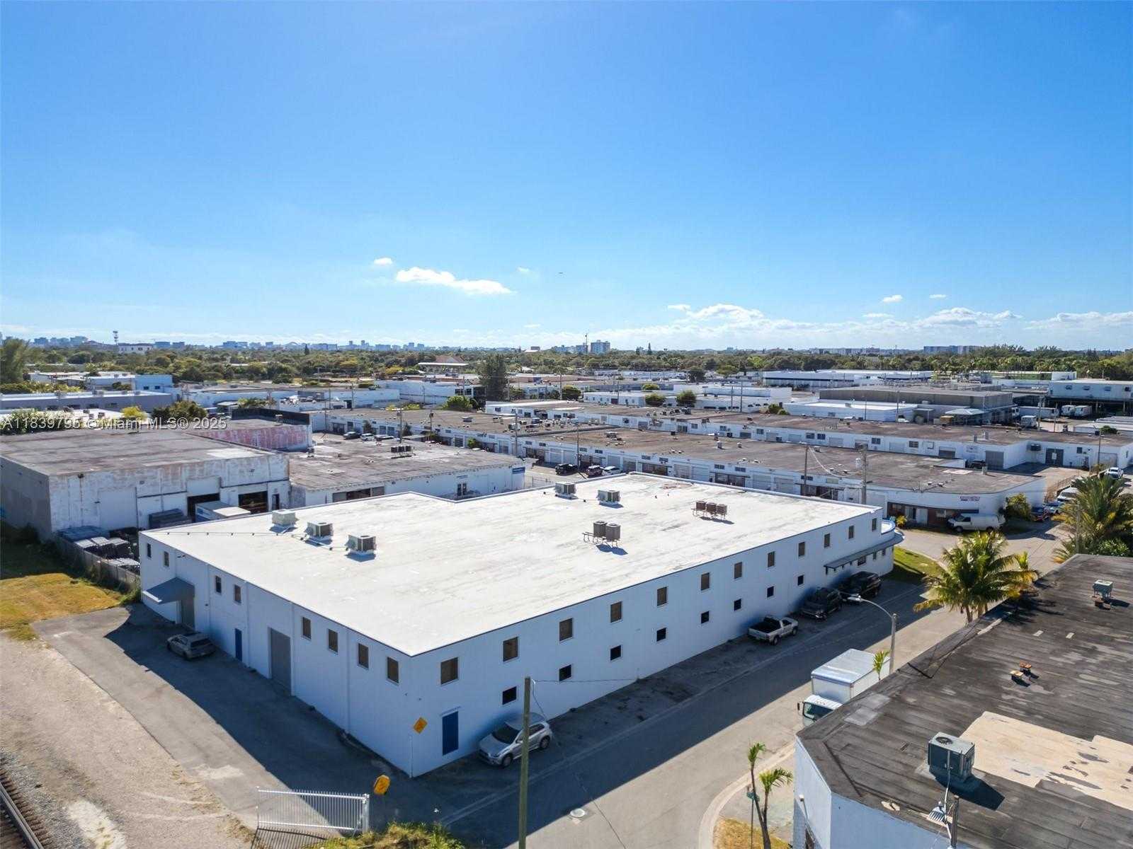 Small Image of 6899 NORTH EAST 4TH AVE, Miami Number 6
