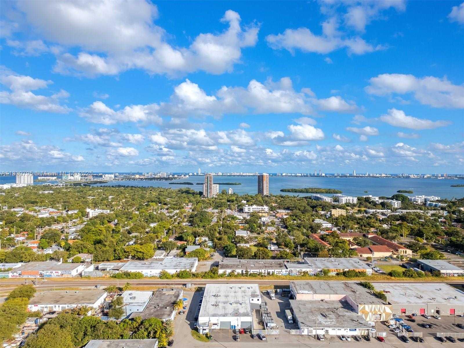 Small Image of 6899 NORTH EAST 4TH AVE, Miami Number 7
