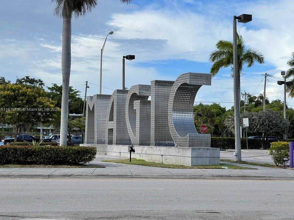 Small Image of 6899 NORTH EAST 4TH AVE, Miami Number 8
