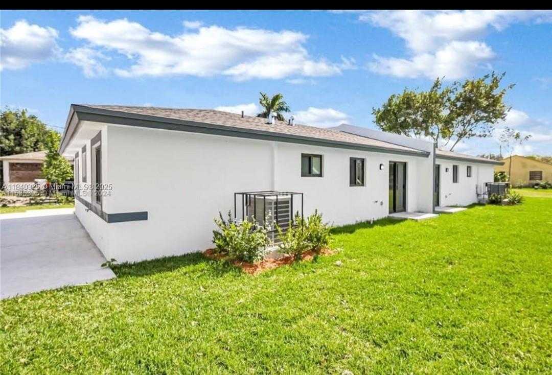 Small Image of 673 NORTH WEST 14TH ST, Florida City Number 14