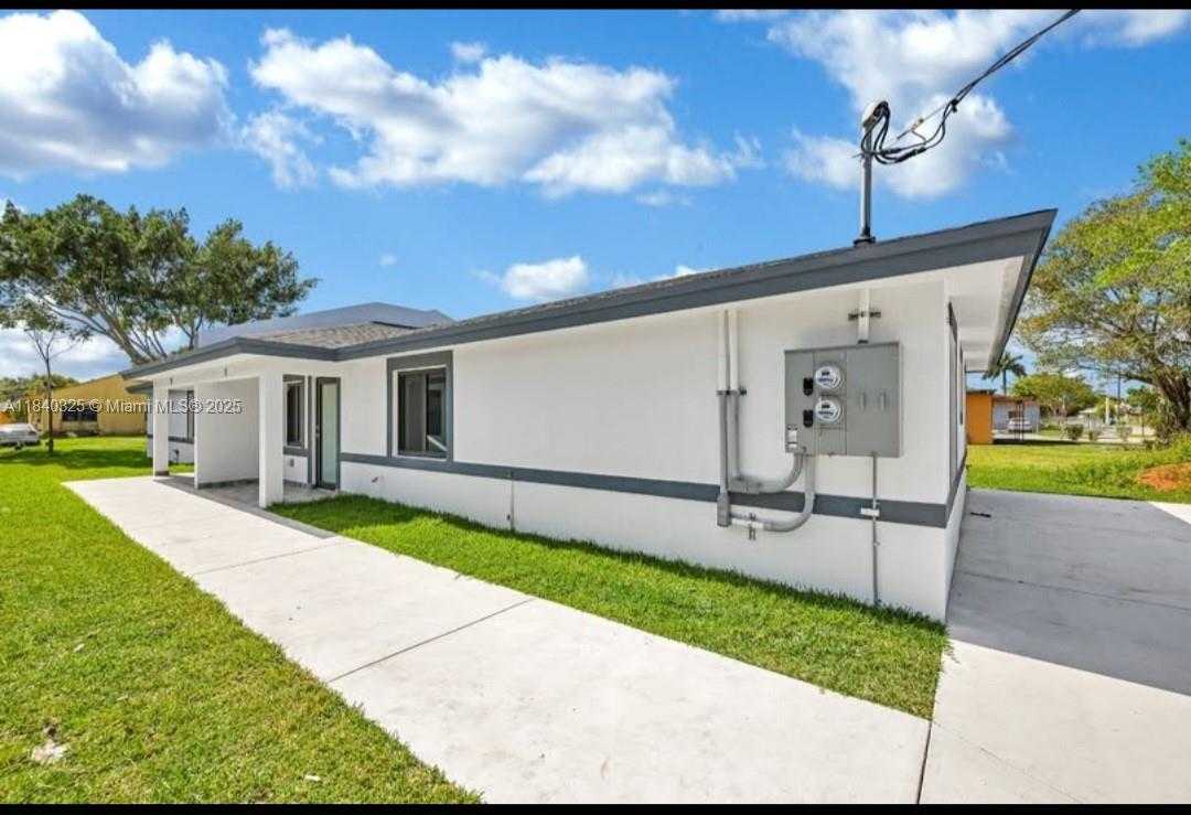 Small Image of 673 NORTH WEST 14TH ST, Florida City Number 2
