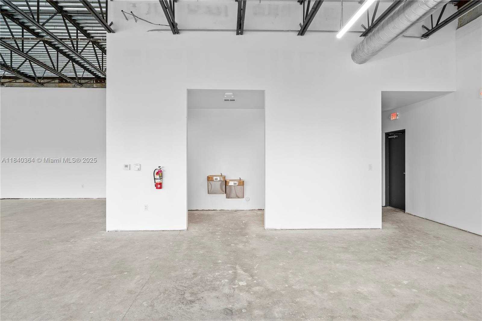 Small Image of 2215 NORTH FEDERAL HWY, Hollywood Number 12