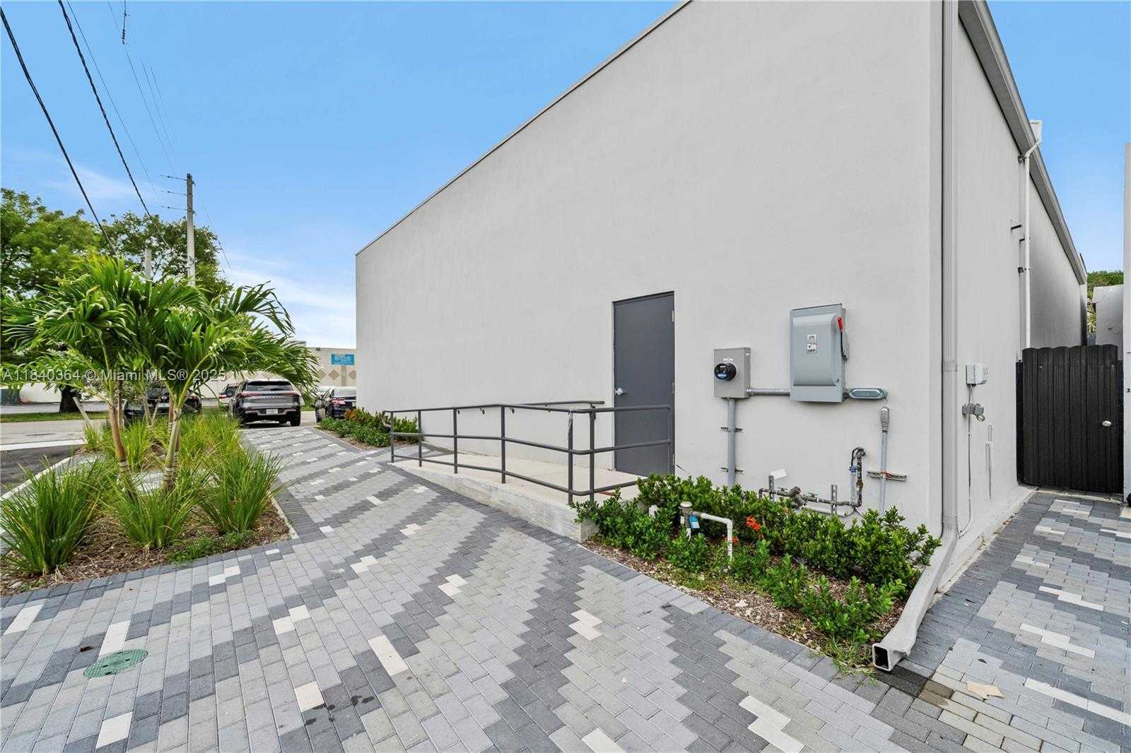 Small Image of 2215 NORTH FEDERAL HWY, Hollywood Number 16