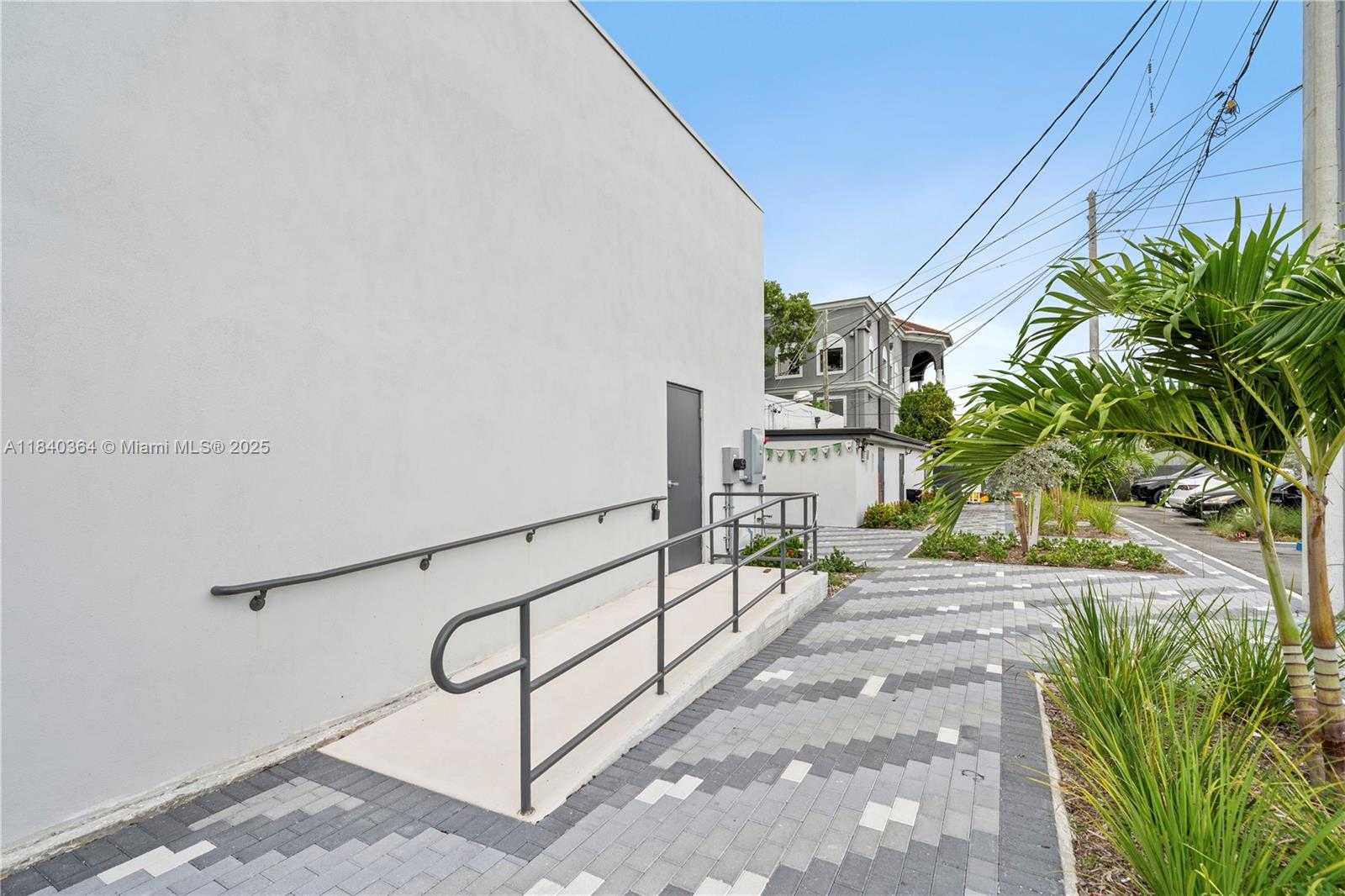 Small Image of 2215 NORTH FEDERAL HWY, Hollywood Number 17