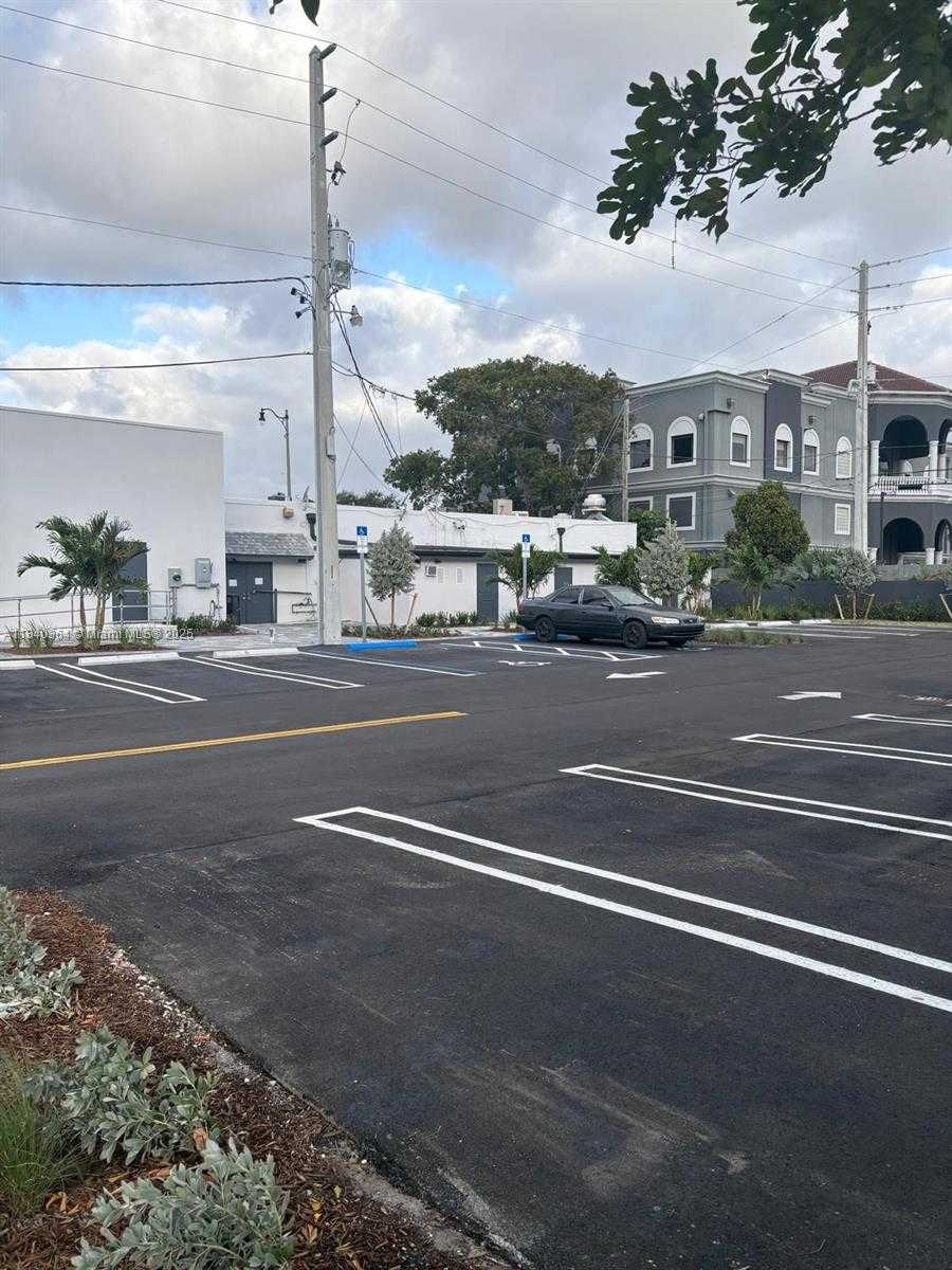 Small Image of 2215 NORTH FEDERAL HWY, Hollywood Number 24