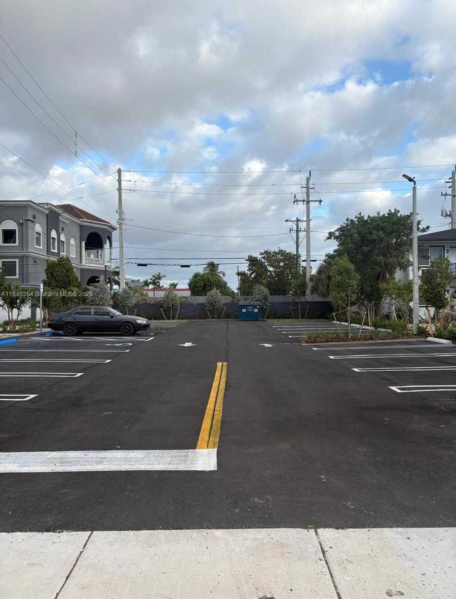 Small Image of 2215 NORTH FEDERAL HWY, Hollywood Number 26