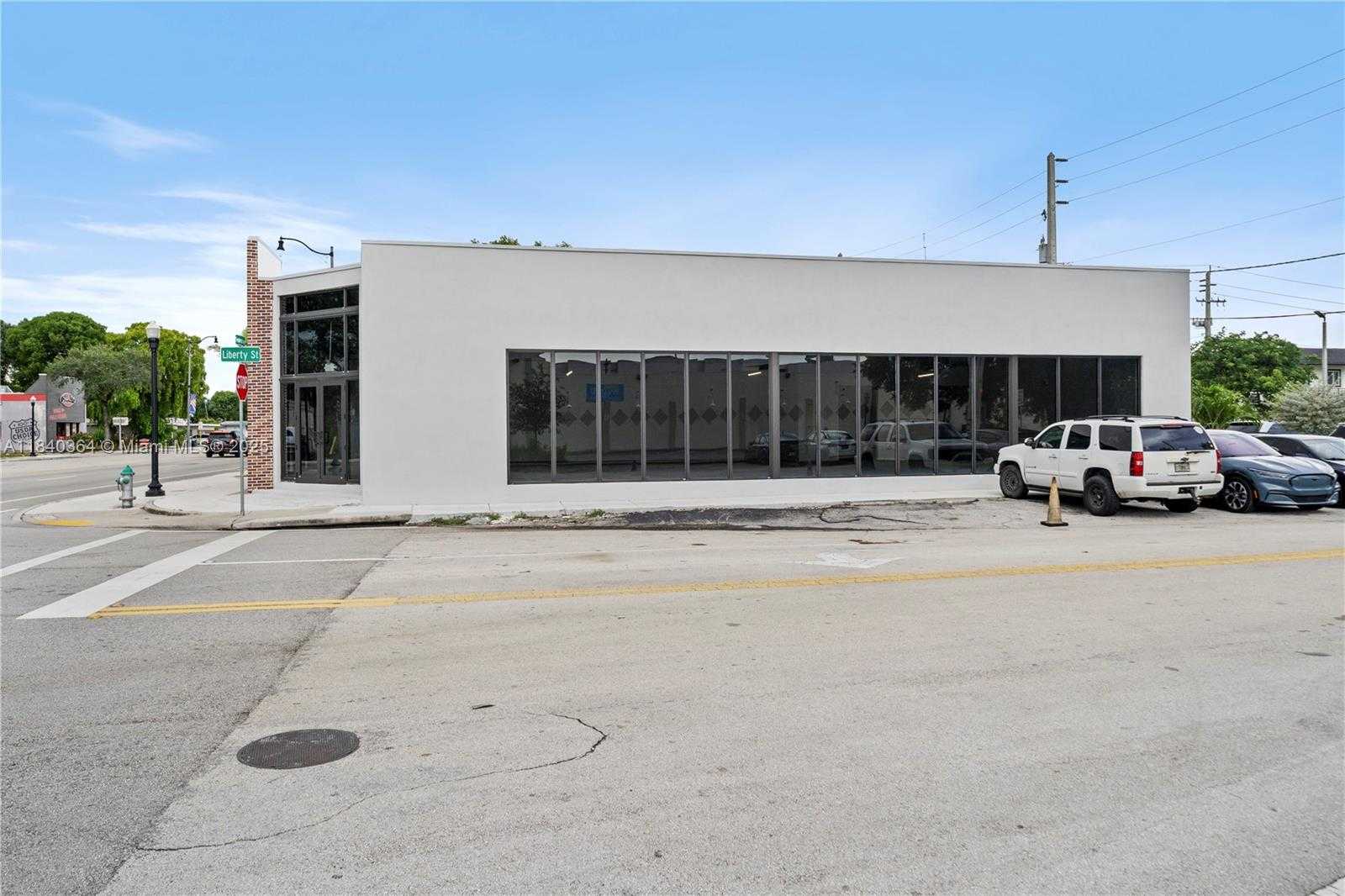 Small Image of 2215 NORTH FEDERAL HWY, Hollywood Number 4
