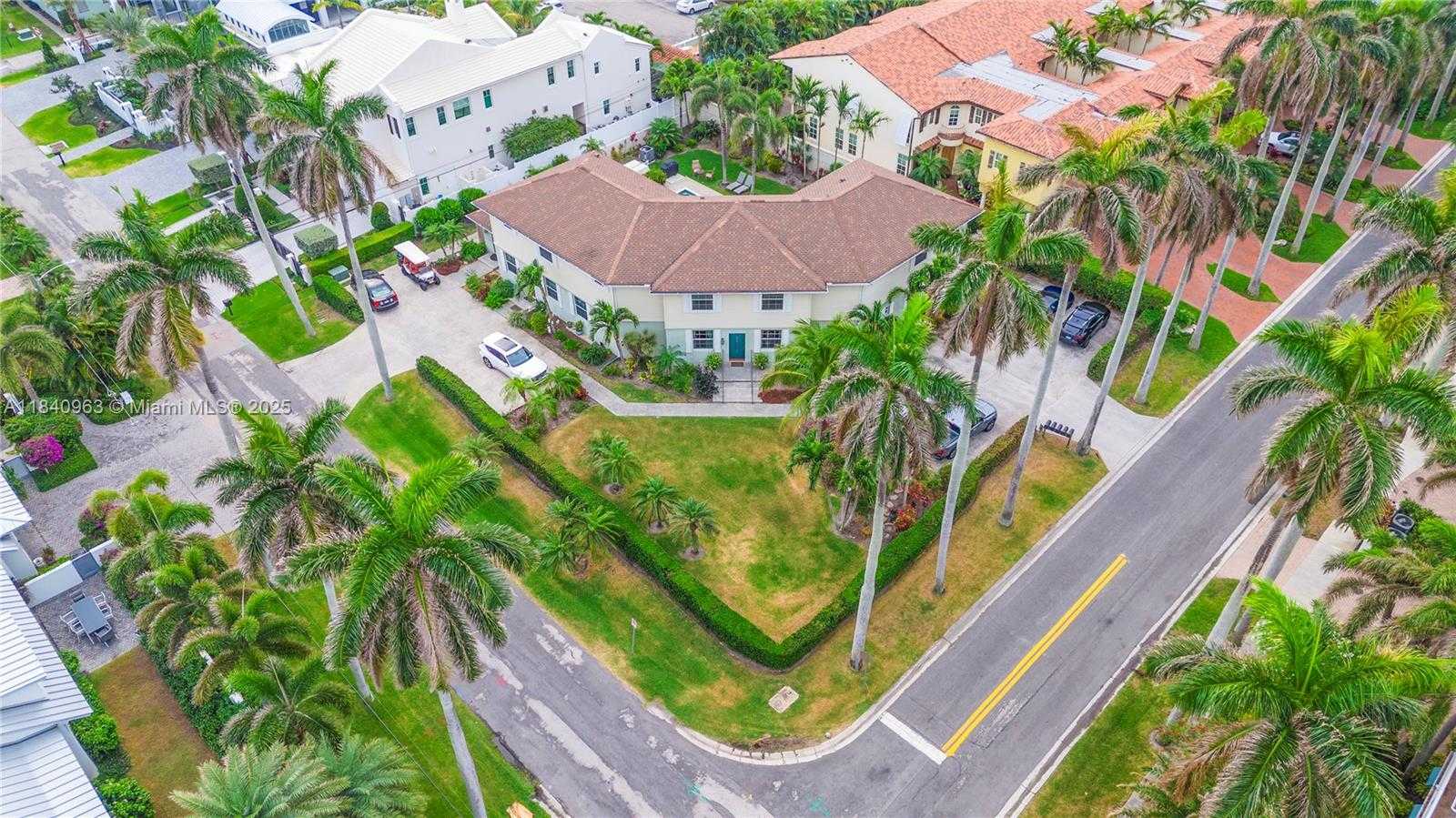 Small Image of 99 SEABREEZE AVE #1, Delray Beach Number 2