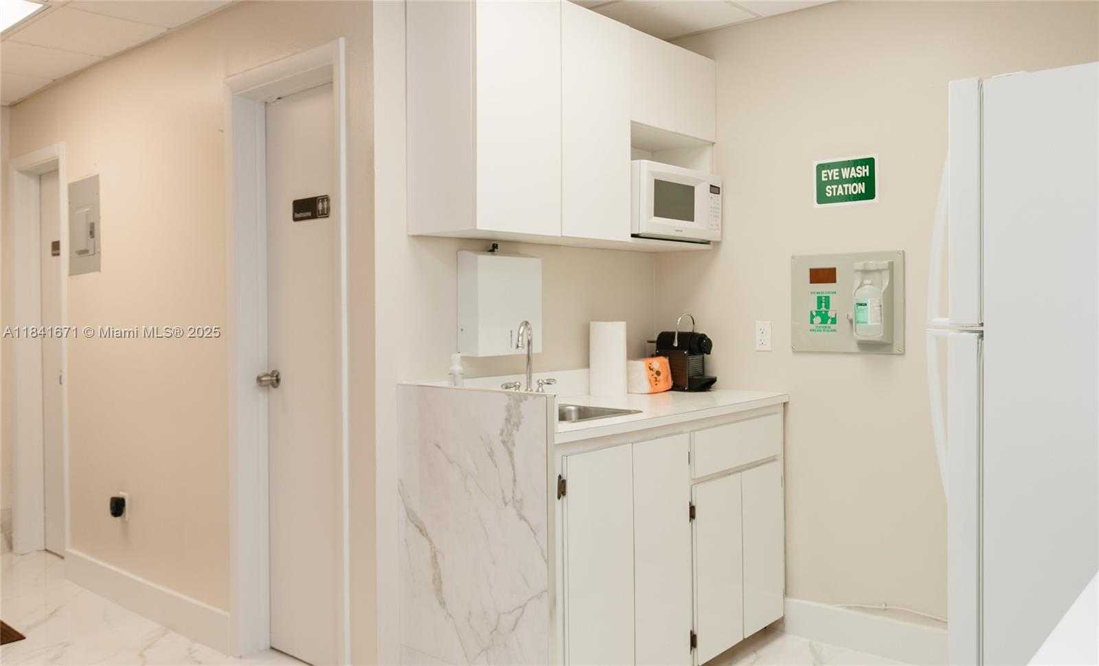 Small Image of 1911 HARRISON ST #5, Hollywood Number 13
