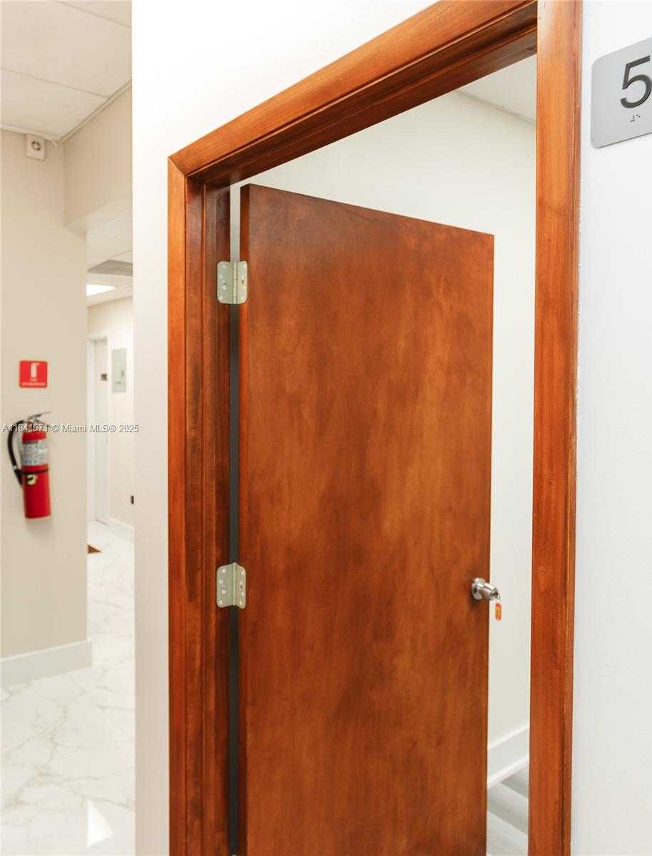 Small Image of 1911 HARRISON ST #5, Hollywood Number 7