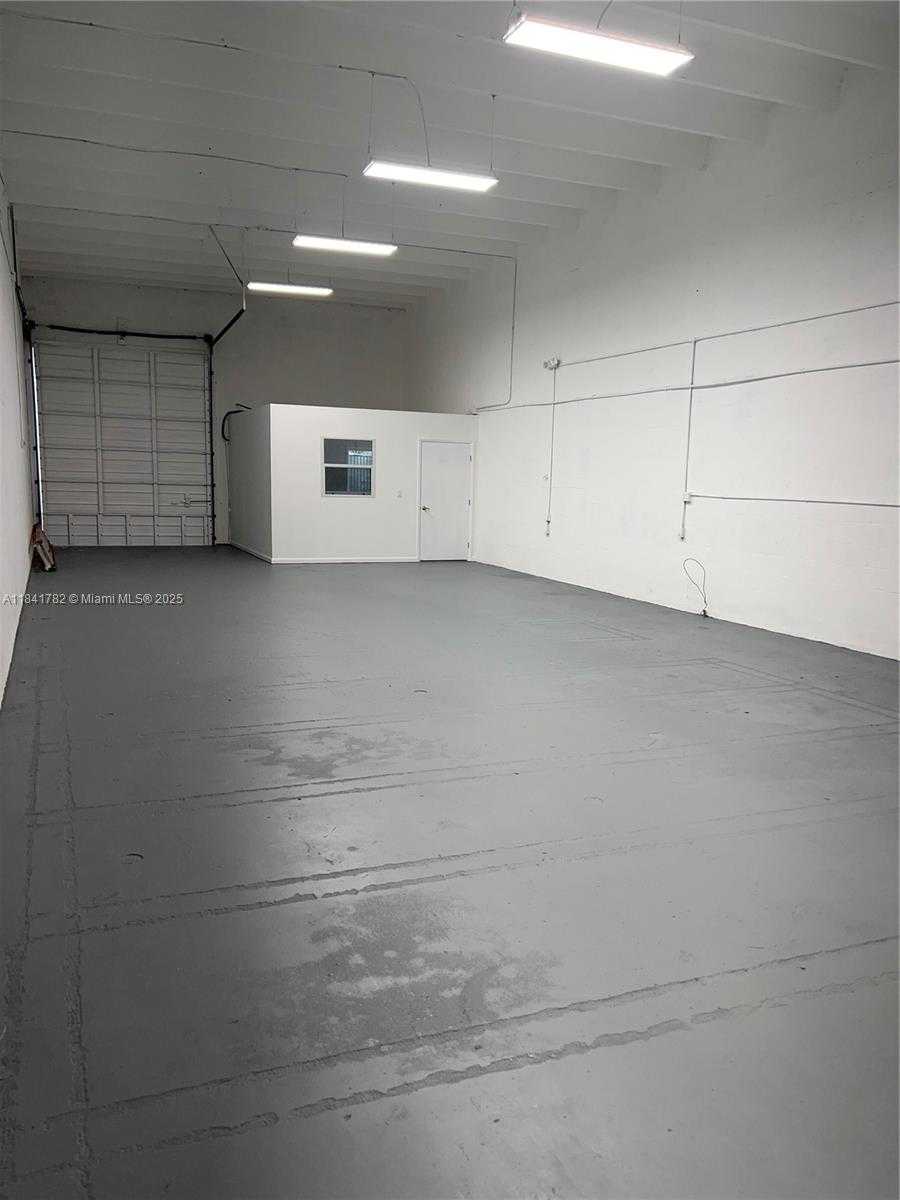 Small Image of 5905 PLUNKETT ST #A, Hollywood Number 7